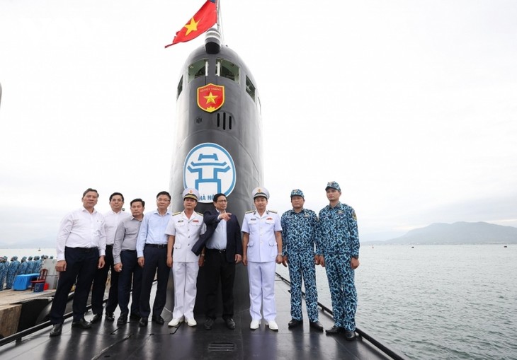 Thủ tướng tưởng niệm liệt sĩ Gạc Ma, thăm lữ đoàn tàu ngầm Hải quân - ảnh 9