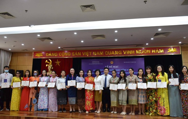  Bế mạc Khóa tập huấn tiếng Việt cho giáo viên Việt Nam ở nước ngoài năm 2022 - ảnh 5