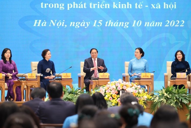 Thủ tướng Phạm Minh Chính đối thoại với phụ nữ về bình đẳng giới và phát triển - ảnh 1