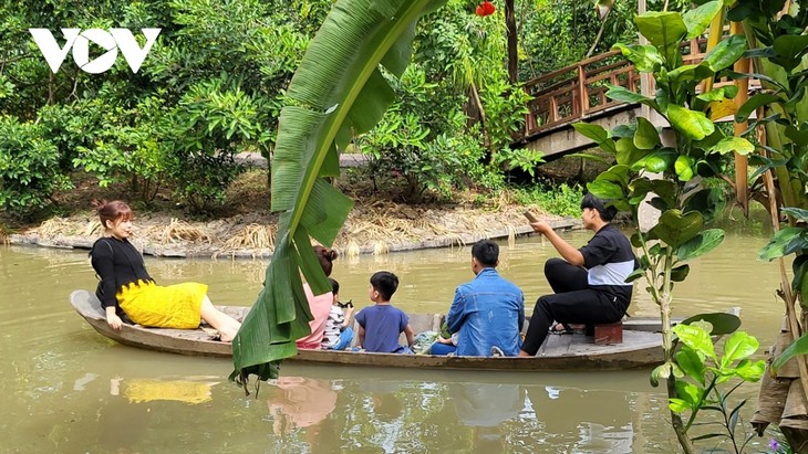 Các điểm du lịch tại Đồng bằng Sông Cửu Long nhộn nhịp khách du xuân - ảnh 2