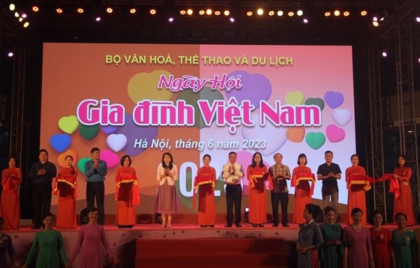 Lan tỏa truyền thống tốt đẹp của gia đình Việt Nam - ảnh 1