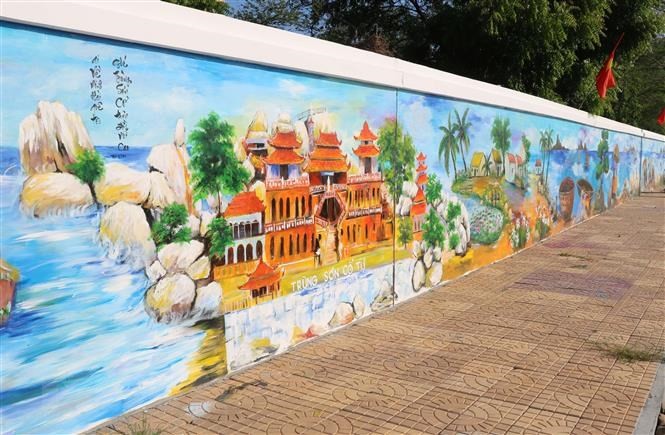Công bố bức tường tranh Bích họa dài nhất Việt Nam - ảnh 1