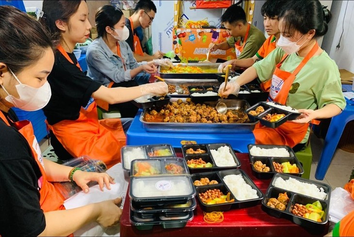 Câu lạc bộ Cơm 5000 Hà Nội và những suất ăn đầy yêu thương - ảnh 4