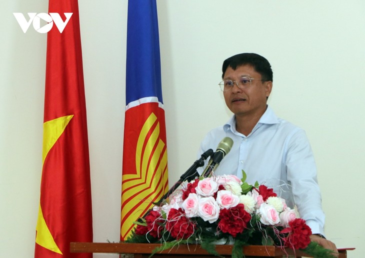 Doanh nghiệp Việt Nam trao tặng học bổng cho sinh viên Campuchia đang học tại Việt Nam - ảnh 2