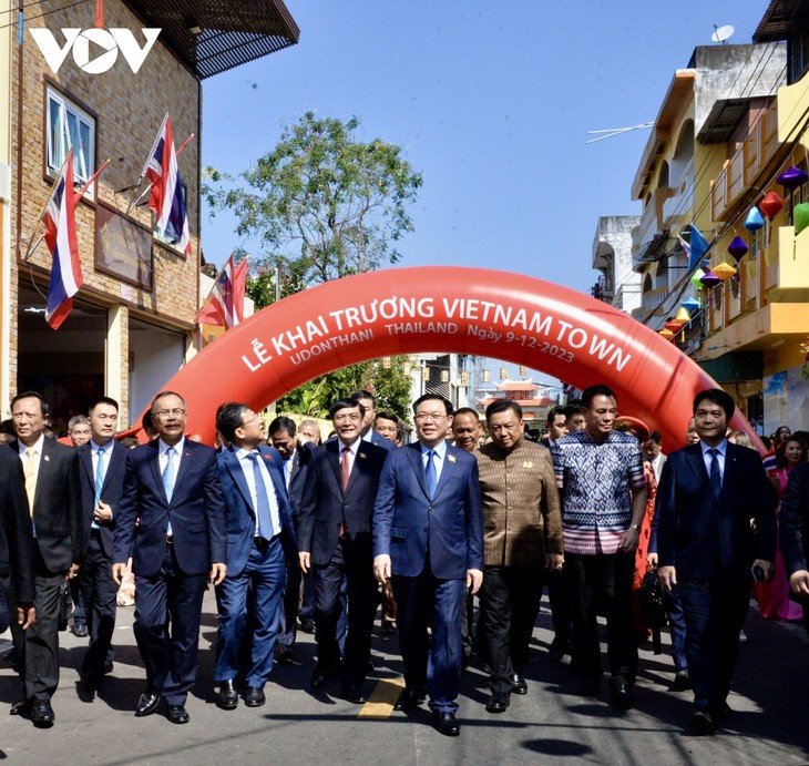 Chủ tịch Quốc hội dự lễ khai trương Phố Việt Nam tại tỉnh Udon Thái Lan - ảnh 3