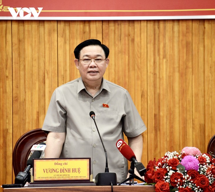Chủ tịch Quốc hội làm việc tại Tây Ninh, thắp hương tưởng nhớ liệt sĩ Đồi 82 - ảnh 3