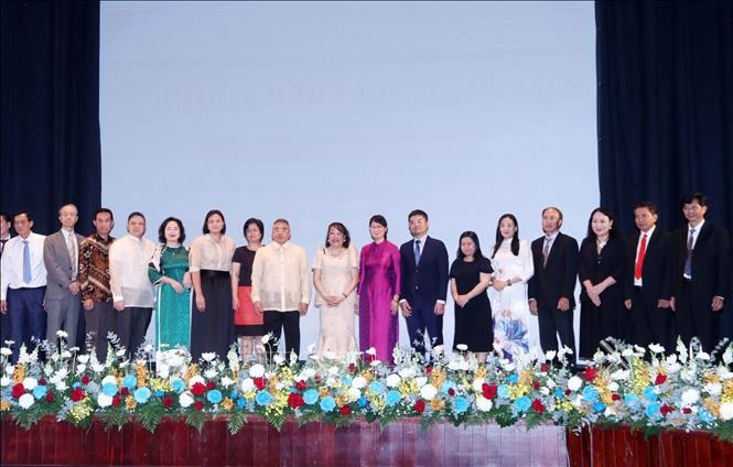 Thành phố Hồ Chí Minh kỷ niệm 48 năm thiết lập quan hệ ngoại giao Việt Nam - Philippines  - ảnh 1