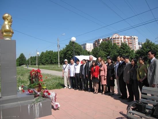 Cộng đồng người Việt ở nhiều nước trên thế giới kỷ niệm 122 năm ngày sinh Bác Hồ - ảnh 1