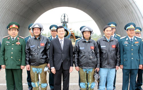 Chủ tịch nước thăm Quân chủng Phòng không - không quân - ảnh 4