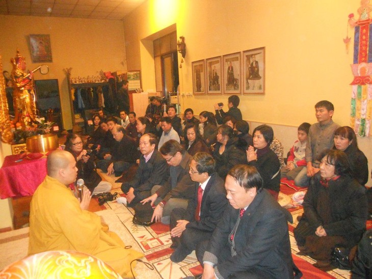 Cộng đồng Phật giáo người Việt ở Balan đón năm mới 2013 - ảnh 1