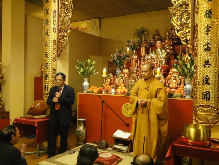 Cộng đồng Phật giáo người Việt ở Balan đón năm mới 2013 - ảnh 3