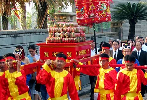 Thành phố Hồ Chí Minh: Lễ dâng cúng bánh tét quốc tổ Hùng Vương - ảnh 1