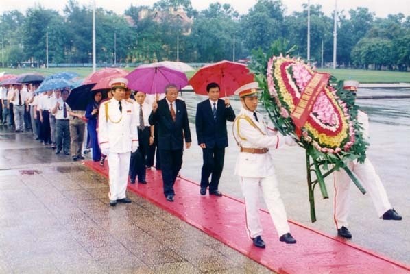 Hơn 74.000 lượt người vào Lăng viếng Chủ tịch Hồ Chí Minh dịp lễ 30/4 và 1/5 - ảnh 1