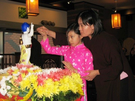 Cộng đồng người Việt tại Ba Lan tổ chức Đại lễ Phật đản Phật lịch 2557   - ảnh 5