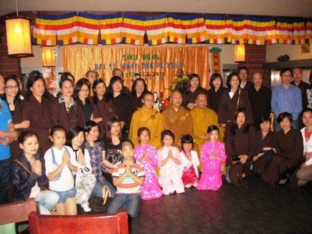 Cộng đồng người Việt tại Ba Lan tổ chức Đại lễ Phật đản Phật lịch 2557   - ảnh 1