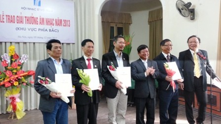 Hội Nhạc sĩ Việt Nam công bố giải thưởng âm nhạc  2013 và trao giải khu vực phía Bắc - ảnh 2