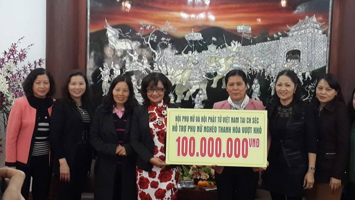 Hội phụ nữ và Hội Phật tử Việt Nam tại Cộng hòa Séc hỗ trợ vốn vay cho người nghèo  - ảnh 1
