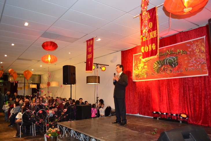Cộng đồng người Việt tại Stockholm tổ chức đón Xuân Giáp Ngọ 2014  - ảnh 2