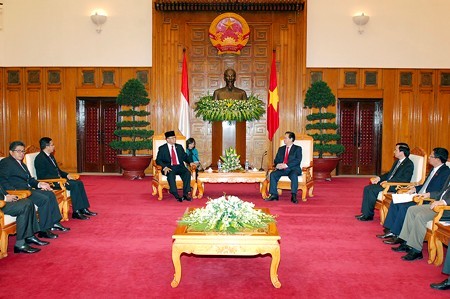 Thủ tướng Nguyễn Tấn Dũng hội kiến Chủ tịch Hội đồng Hiệp thương Nhân dân Indonesia  - ảnh 1