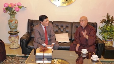 Hội Phật tử Việt Nam tại Cộng hòa Séc thăm Đại sứ quán - ảnh 1