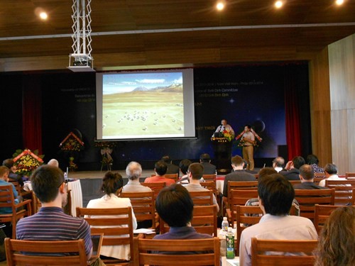 Khai mạc Hội nghị Khoa học quốc tế về Vật lý tại Bình Định  - ảnh 1