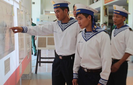  Khai mạc triển lãm chuyên đề “Chủ quyền Việt Nam trên biển Đông và Hoàng Sa – Trường Sa” - ảnh 1