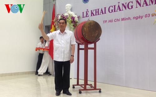 Thường trực Ban Bí thư TW Đảng Lê Hồng Anh dự lễ khai giảng tại Đại học Luật TP.HCM - ảnh 1