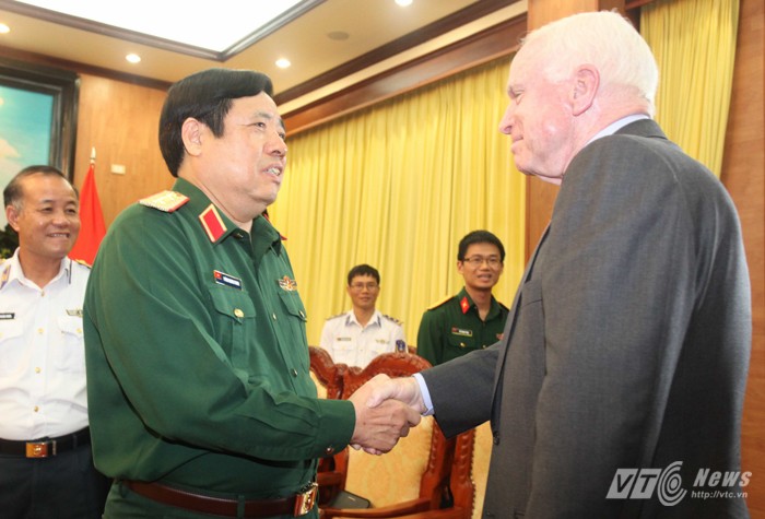 Đại tướng Phùng Quang Thanh tiếp Thượng nghị sĩ Hoa Kỳ  - ảnh 1