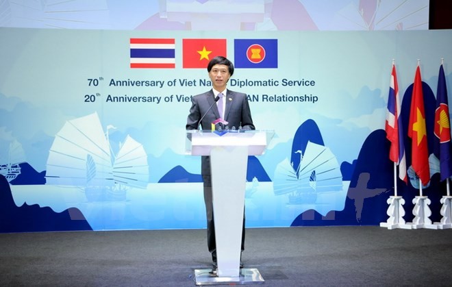 Kỷ niệm 70 năm ngày truyền thống ngành Ngoại giao và 20 năm Việt Nam gia nhập ASEAN  - ảnh 1