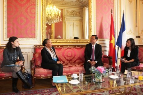 Tổng thanh tra Chính phủ Huỳnh Phong Tranh thăm và làm việc tại Pháp - ảnh 1