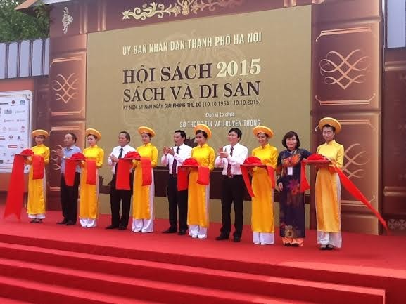 Lễ Hội sách Hà Nội 2015 góp phần tôn vinh những di sản của Thủ đô - ảnh 1