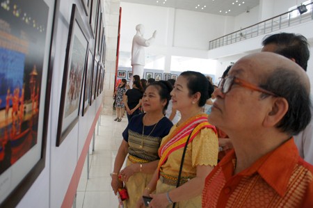 Tỉnh Nghệ An triển lãm ảnh “Đất nước Lào tươi đẹp”  - ảnh 1