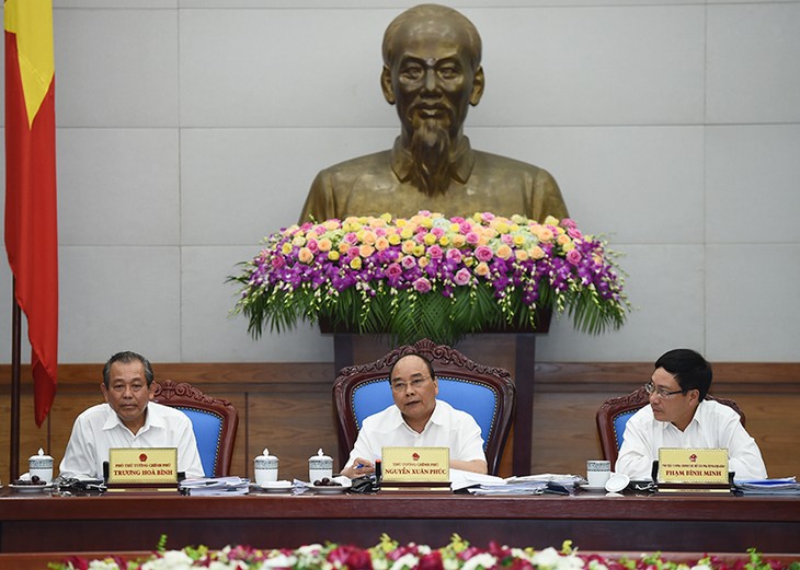 Thủ tướng Nguyễn Xuân Phúc: TP HCM và HN phấn đấu vượt thu 10.000 tỷ - ảnh 1