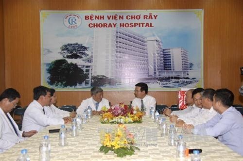 chúc Tết cán bộ, y bác sỹ bệnh viện Chợ Rẫy và Đài truyền hình thành phố Hồ Chí  Minh  - ảnh 1
