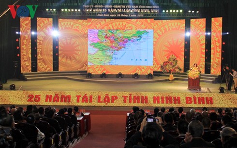 Chủ tịch nước Trần Đại Quang dự lễ kỷ niệm 25 năm tái lập tỉnh Ninh Bình - ảnh 1