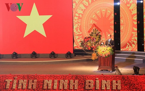 Chủ tịch nước Trần Đại Quang dự lễ kỷ niệm 25 năm tái lập tỉnh Ninh Bình - ảnh 2