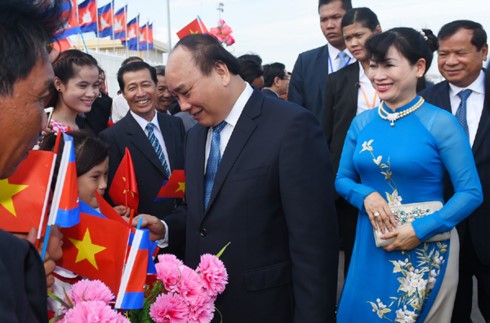 Thủ tướng Nguyễn Xuân Phúc đến Phnom Penh, bắt đầu thăm chính thức Vương quốc Campuchia - ảnh 2
