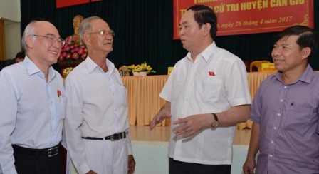 Chủ tịch nước Trần Đại Quang tiếp xúc cử tri thành phố Hồ Chí Minh  - ảnh 1
