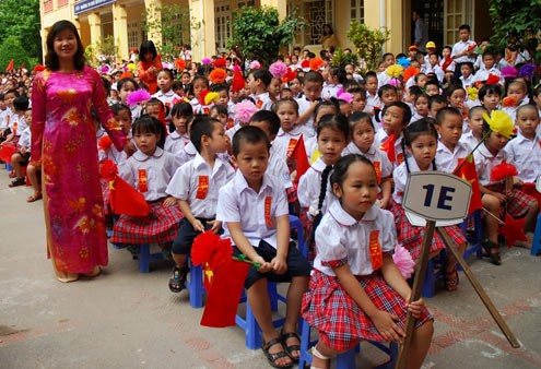 เวียดนามเปิดปีการศึกษาใหม่ ๒๐๑๒ – ๒๐๑๓ - ảnh 1