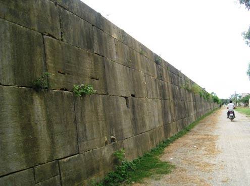 พัฒนาการท่องเที่ยวกับการอนุรักษ์มรดกกำแพงหินของราชวงศ์โห่ - ảnh 5