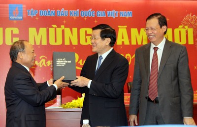 ประธานประเทศอวยพรปีใหม่เครือบริษัทปีโตรเลี่ยมแห่งชาติเวียดนาม - ảnh 1