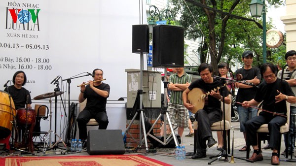 Luala concert- จุดนัดพบของดนตรีแนวสมัยใหม่กับดนตรีพื้นเมือง - ảnh 3