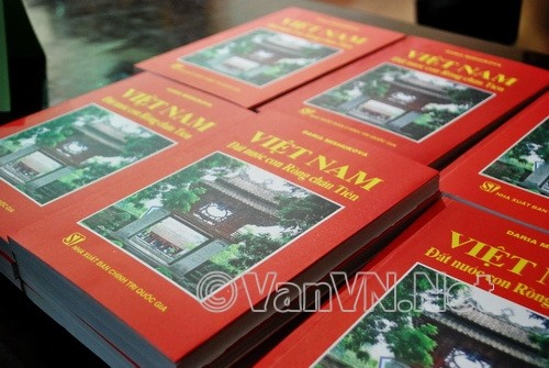 หนังสือ Viet Nam, dat nuoc con Rong, chau Tien หรือเวียดนามดินแดนแห่งลูกหลานของมังกรและนางฟ้า - ảnh 2