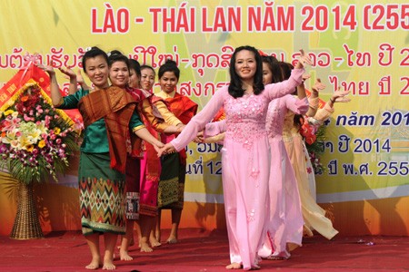 เทศกาลปีใหม่ของลาวและไทยสำหรับนักศึกษาของสองประเทศ - ảnh 4