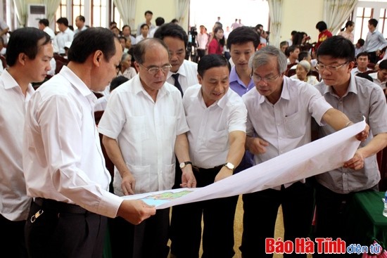 NA Chairman meets voters in Ha Tinh province - ảnh 1