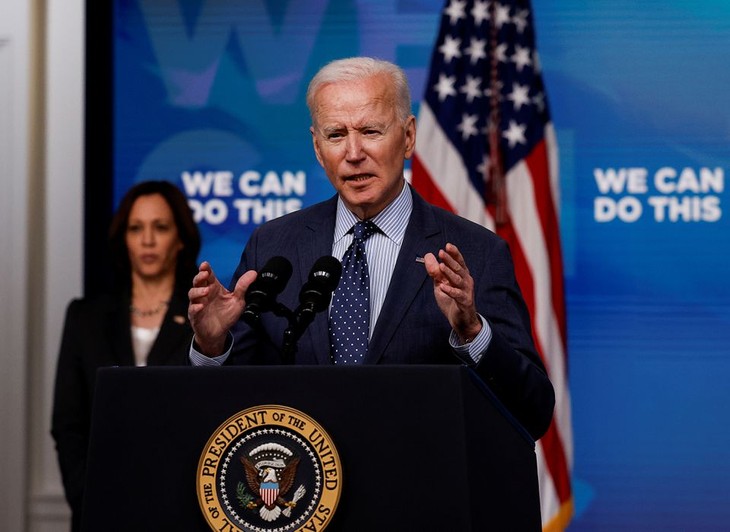 Biden outlines plan to quickly share 25 mln COVID-19 vaccines with world - ảnh 1