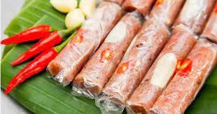 Bacteria-killing compound discovered in Vietnam's fermented pork snack  - ảnh 1