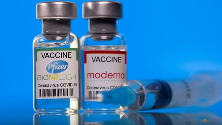 FDA authorizes COVID-19 vaccine boosters for the immunocompromised - ảnh 1