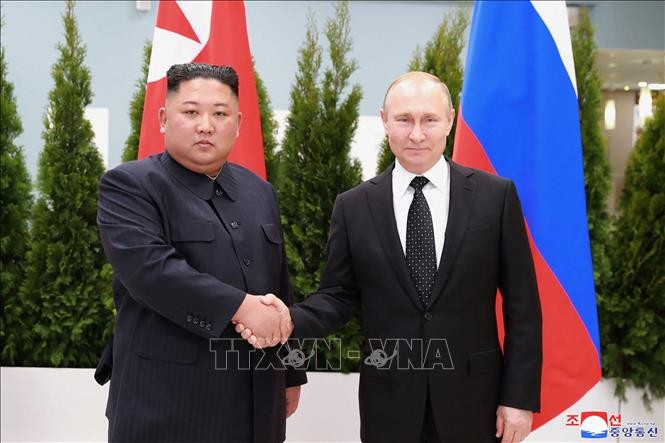 Leaders of North Korea and Russia exchange messages on Korea's liberation day - ảnh 1
