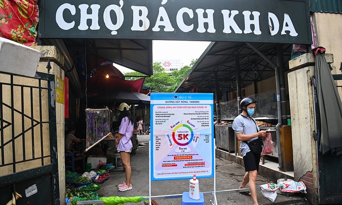 Downtown Hanoi district seeks complete reopening starting October - ảnh 1